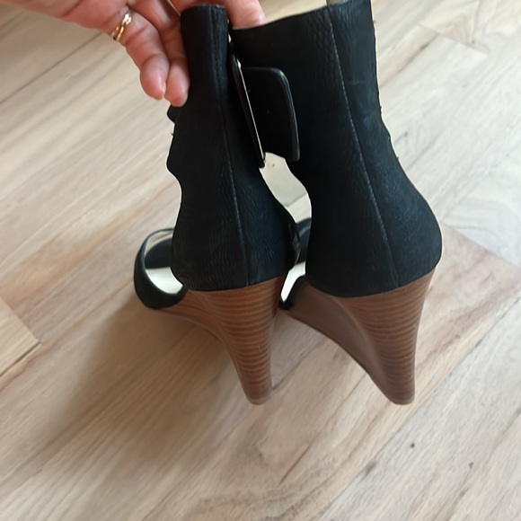 Nine West size 9 leather black wedges - Picture 4 of 5